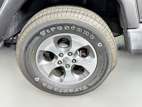 Used 2016 Jeep Wrangler Sahara w/ Connectivity Group image 33