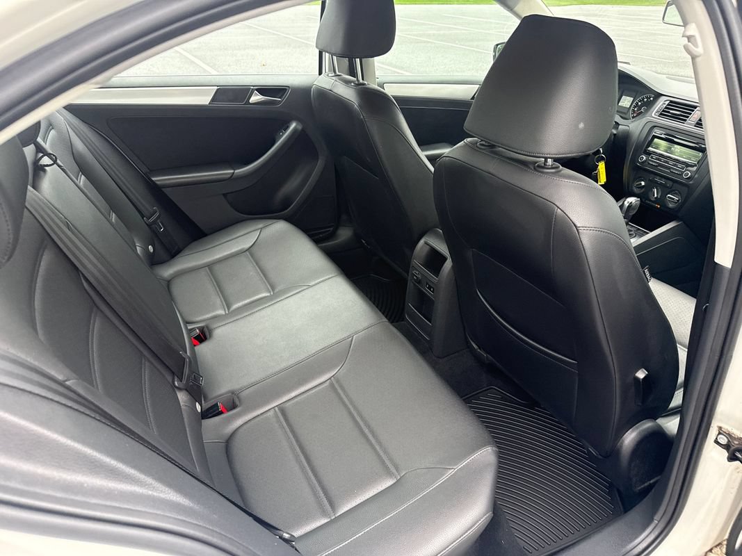 Used 2013 Volkswagen Jetta SE FWD image 13