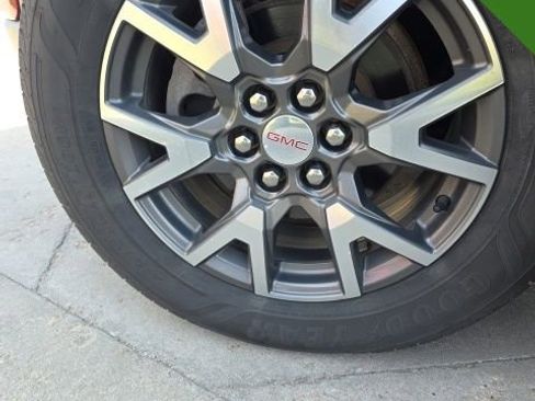 Used 2020 GMC Acadia SLE image 12