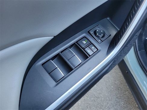 Used 2019 Toyota RAV4 XLE Premium image 13