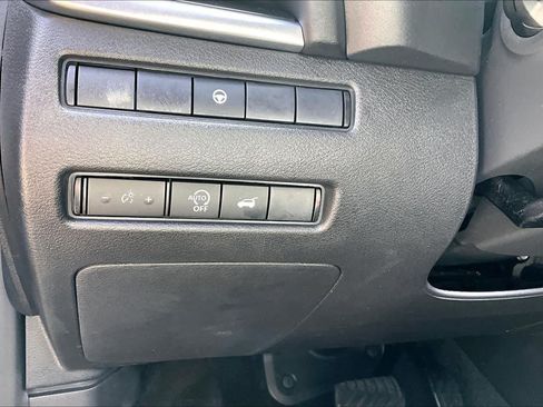 Used 2026 Nissan Rogue SV FWD image 33