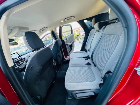 Used 2020 Ford Escape SE FWD image 17