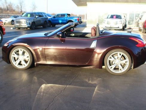 Used 2010 Nissan 370Z Touring w/ Sport Pkg image 3