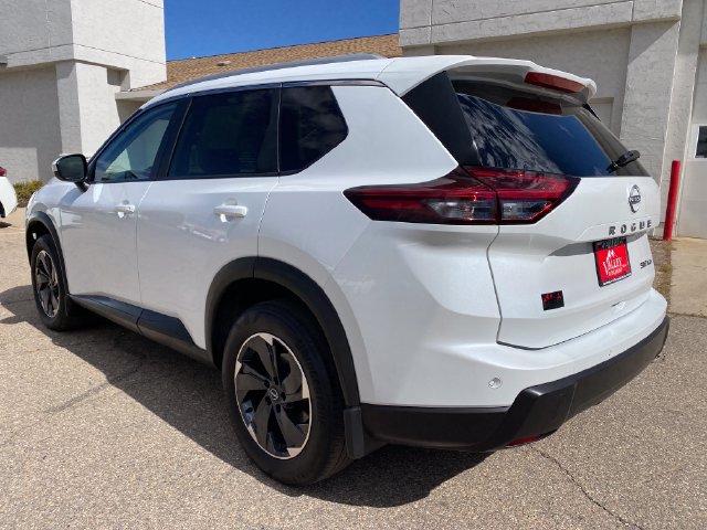 Used 2024 Nissan Rogue SV w/ SV Premium Package AWD/4WD image 3