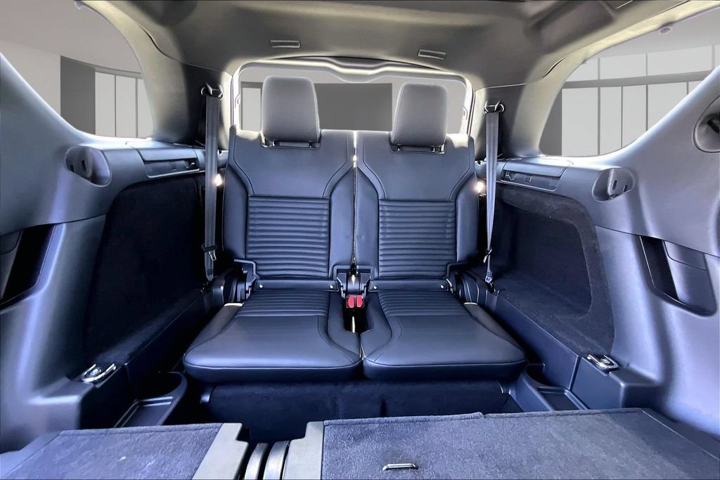 New 2026 Land Rover Discovery S AWD/4WD image 11