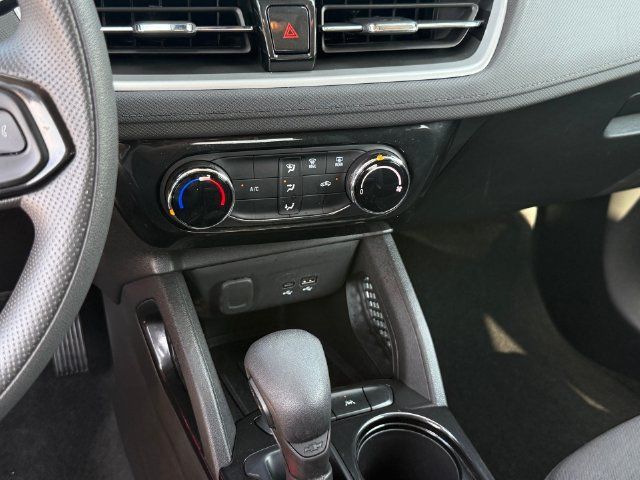 Used 2025 Chevrolet TrailBlazer LT FWD image 16