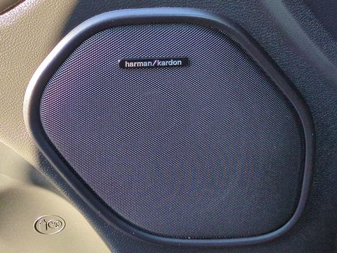 Used 2023 Dodge Durango R/T w/ Hemi Orange Plus Package image 39