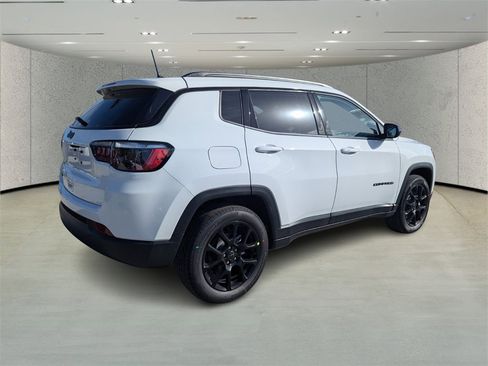 New 2026 Jeep Compass Latitude image 4