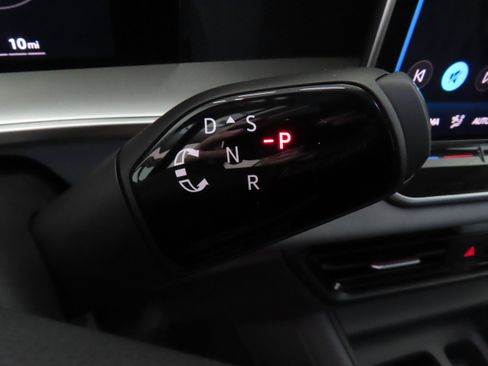 New 2026 Volkswagen Tiguan SE image 17