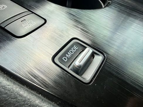 Used 2023 Nissan Rogue S image 22