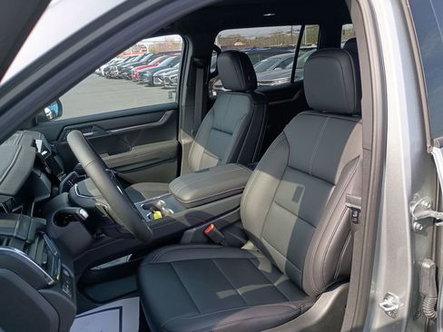 New 2026 GMC Acadia Elevation w/ Elevation Premium Package FWD image 17