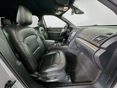 Used 2019 Ford Explorer XLT w/ Equipment Group 202A image 33