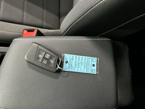Certified 2023 Volkswagen Taos SE AWD/4WD image 12