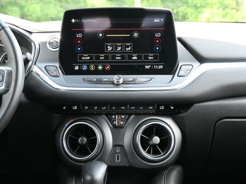 Used 2024 Chevrolet Blazer LT w/ Midnight/Sport Edition FWD image 27