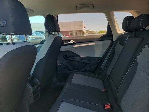 Used 2022 Volkswagen Taos S image 10