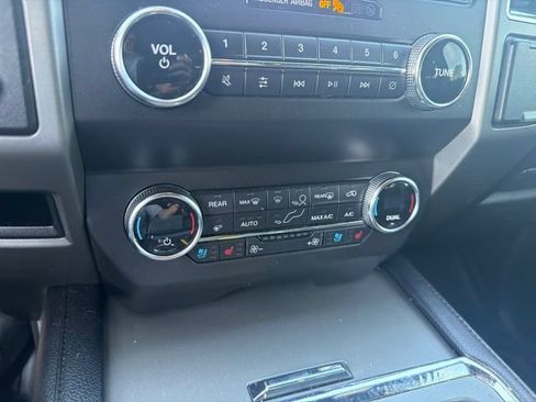 Used 2020 Ford Expedition XLT w/ Equipment Group 202A AWD/4WD image 38