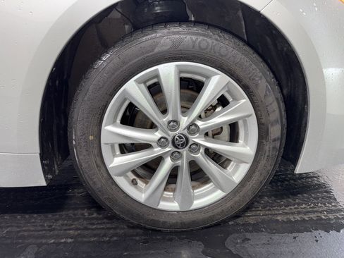 Used 2024 Toyota Corolla SE w/ SE Package image 9