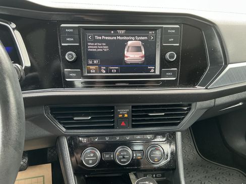 Used 2022 Volkswagen Jetta SE FWD image 22
