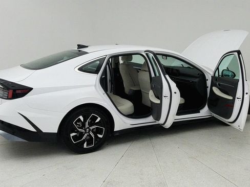 Used 2025 Hyundai Sonata SEL FWD image 12