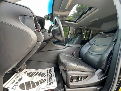 Used 2018 Cadillac Escalade ESV Luxury RWD image 43