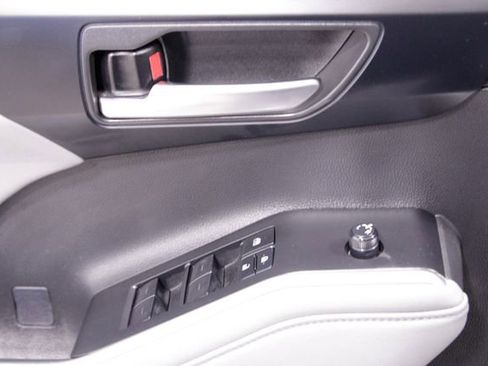 Used 2023 Toyota Highlander XLE image 27