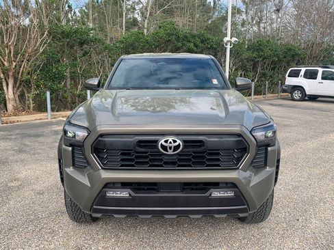 Used 2024 Toyota Tacoma TRD Off-Road image 3