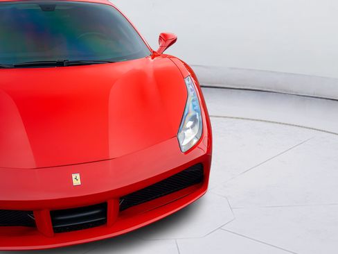 Used 2016 Ferrari 488 GTB RWD image 3
