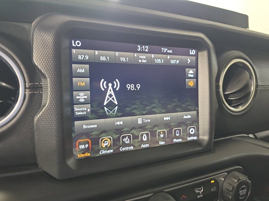Used 2020 Jeep Gladiator Overland AWD/4WD image 15