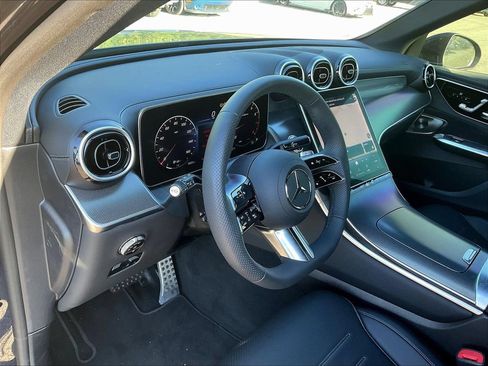 Used 2024 Mercedes-Benz GLC 300 4MATIC image 4