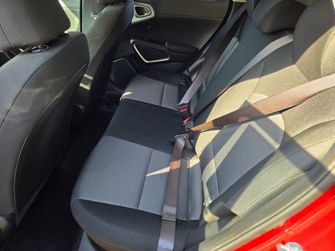 Used 2025 Kia Soul LX w/ LX Technology Package FWD image 16