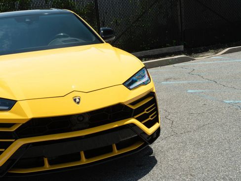 Used 2021 Lamborghini Urus AWD/4WD image 6