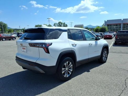Used 2026 Chevrolet Equinox LT FWD image 4