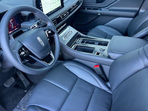 New 2026 Lincoln Aviator AWD w/ Jet Appearance Package image 8