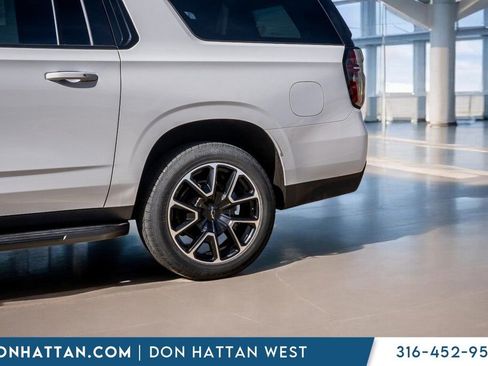 Used 2023 Chevrolet Suburban RST w/ Luxury Package image 42