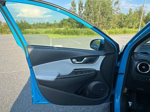 Certified 2022 Hyundai Kona Limited w/ Cargo Package image 24