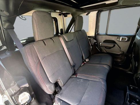 Used 2025 Jeep Wrangler Unlimited Rubicon w/ Convenience Group AWD/4WD image 27