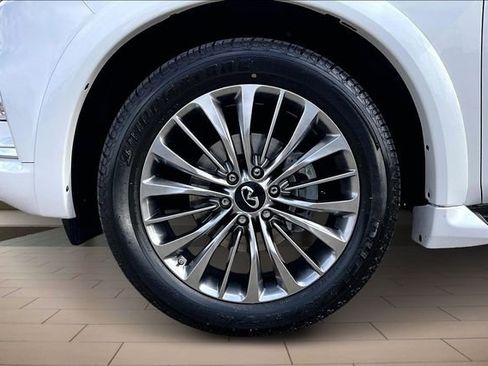Used 2021 INFINITI QX80 Sensory w/ All-Season Package image 9