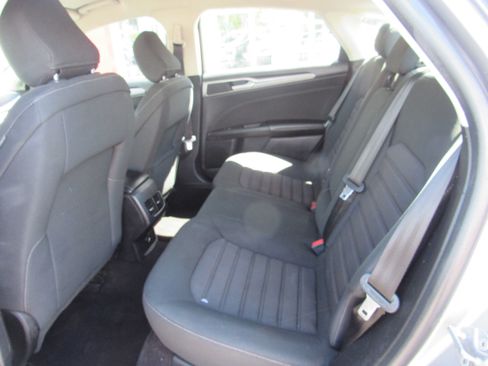 Used 2020 Ford Fusion SE FWD image 15