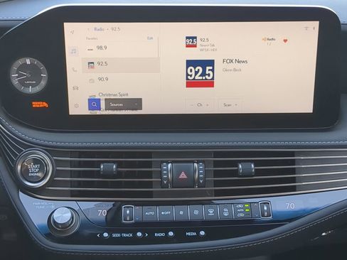 Used 2023 Lexus LS 500 w/ Accessory Package (Z2) image 18