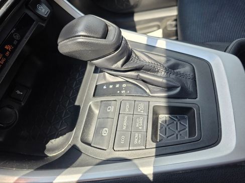 Used 2020 Toyota RAV4 LE w/ All Weather Liner Package AWD/4WD image 17