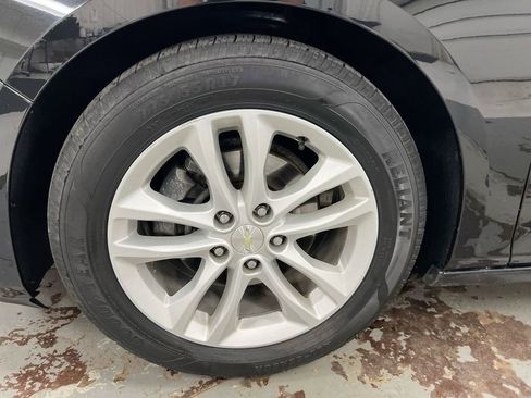 Used 2017 Chevrolet Malibu LT FWD image 26
