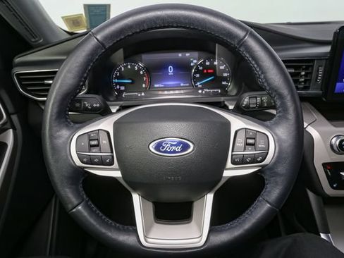 Used 2023 Ford Explorer XLT w/ Equipment Group 202A AWD/4WD image 29