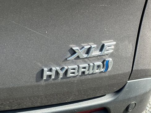 Used 2023 Toyota Sienna XLE FWD image 25
