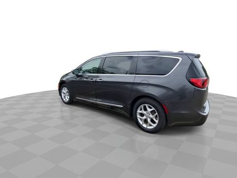 Used 2019 Chrysler Pacifica Limited w/ Advanced Safetytec Group FWD image 8