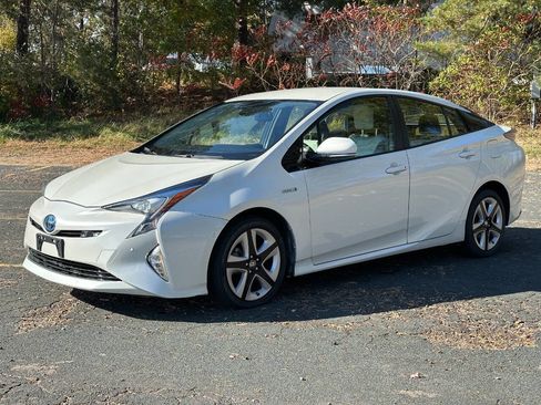 Used 2018 Toyota Prius Four Touring image 5