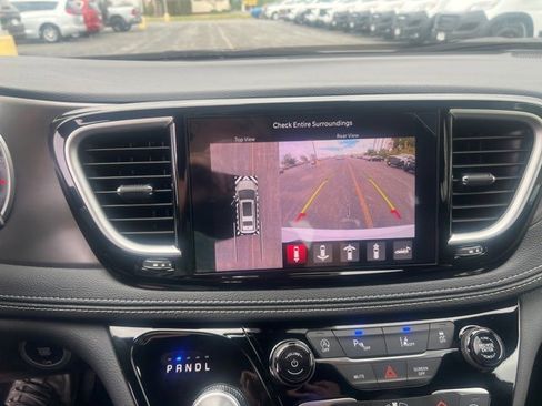 New 2026 Chrysler Pacifica Select image 26