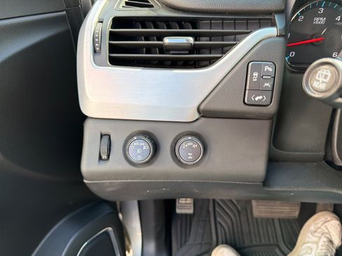 Used 2019 GMC Yukon XL SLT w/ Open Road Package AWD/4WD image 21