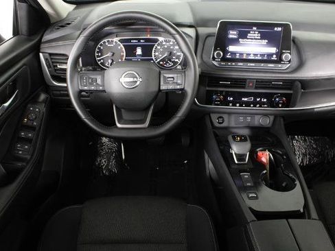 Certified 2026 Nissan Rogue SV FWD image 7