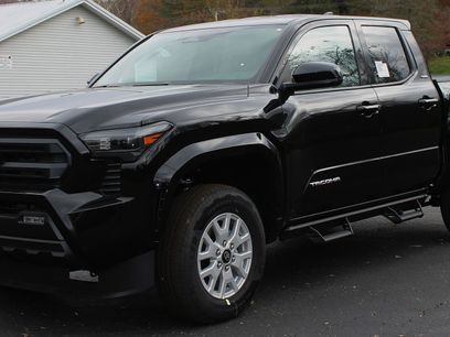 New 2025 Toyota Tacoma SR5