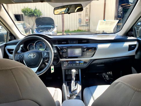 Used 2016 Toyota Corolla LE FWD image 31